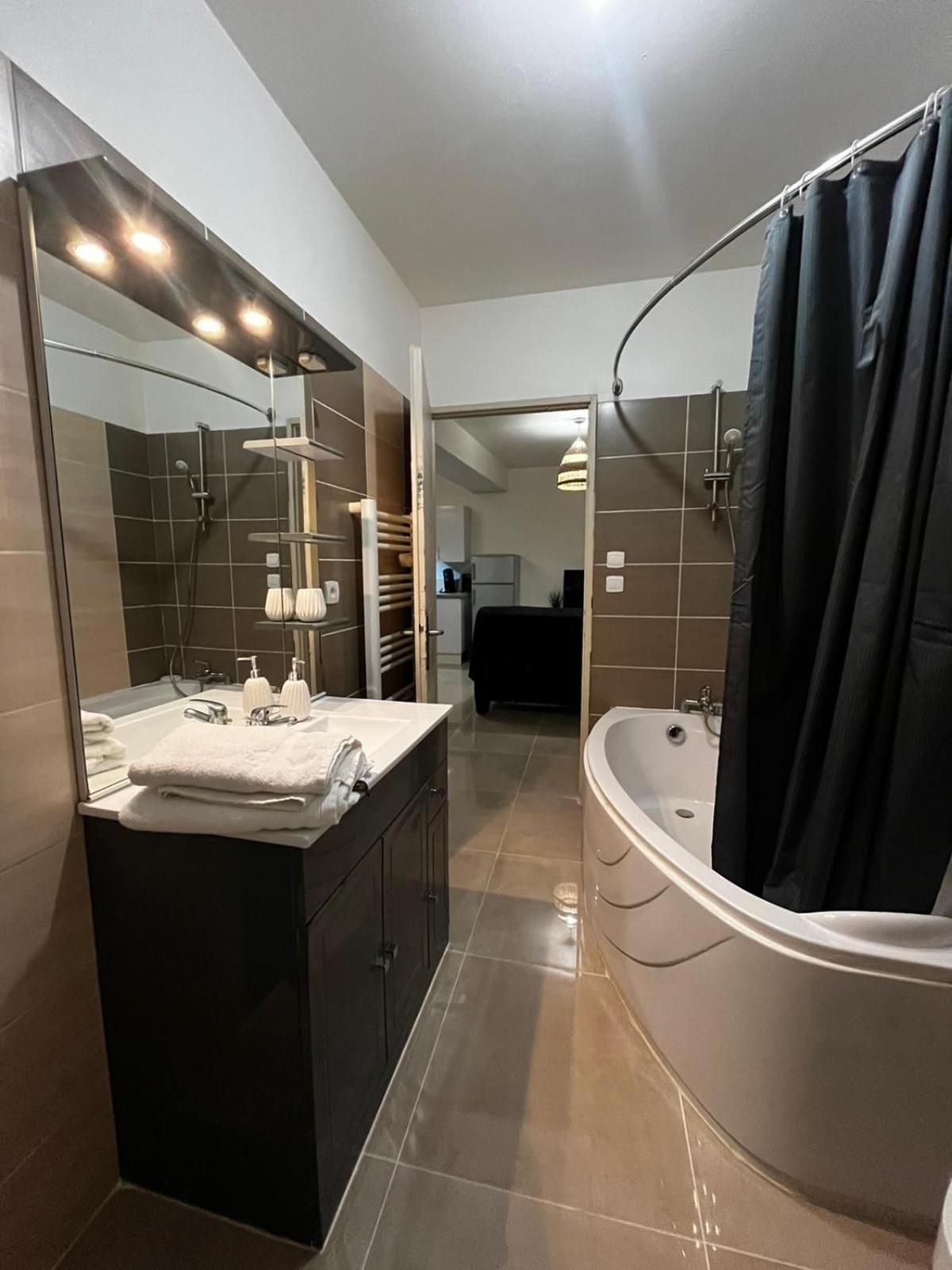 Appartement Des Carmes Nimes Exterior foto