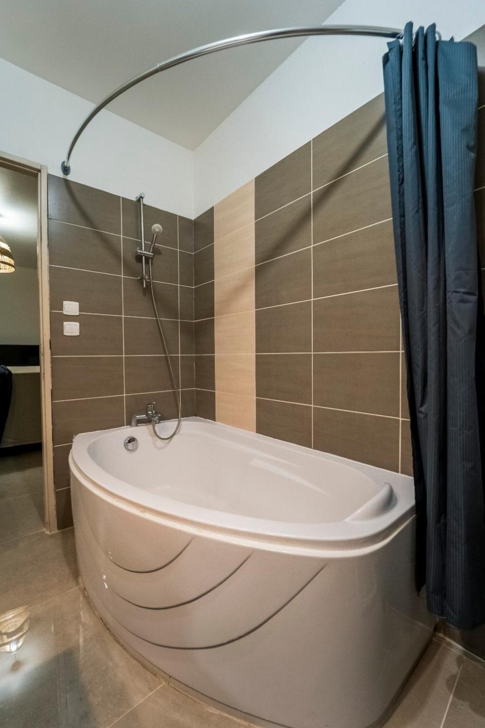 Appartement Des Carmes Nimes Exterior foto