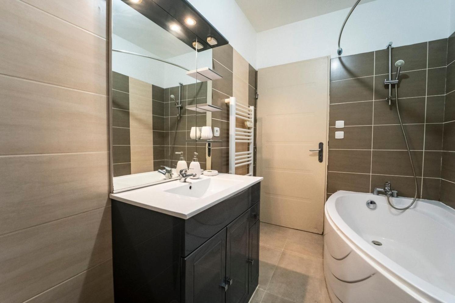 Appartement Des Carmes Nimes Exterior foto